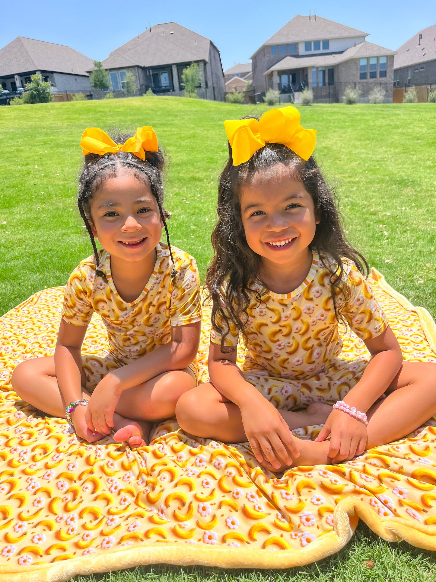 💛B-A-N-A-N-A-S💛 Short Set